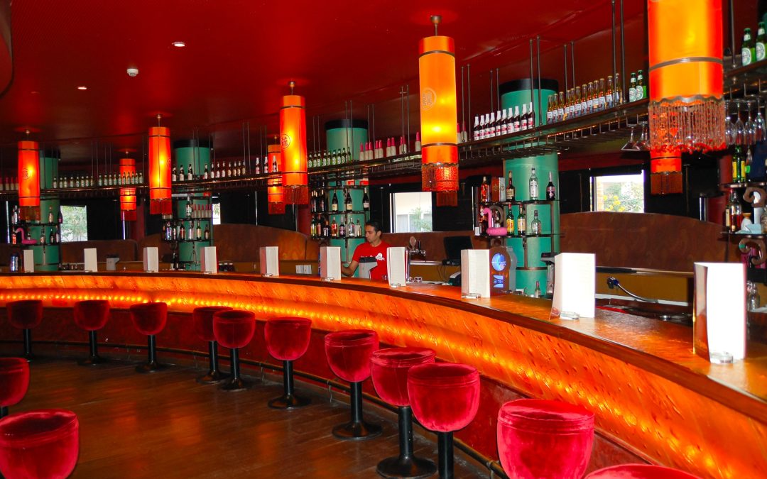 Discover the Charm of a Cocktail Bar in Fort Lauderdale