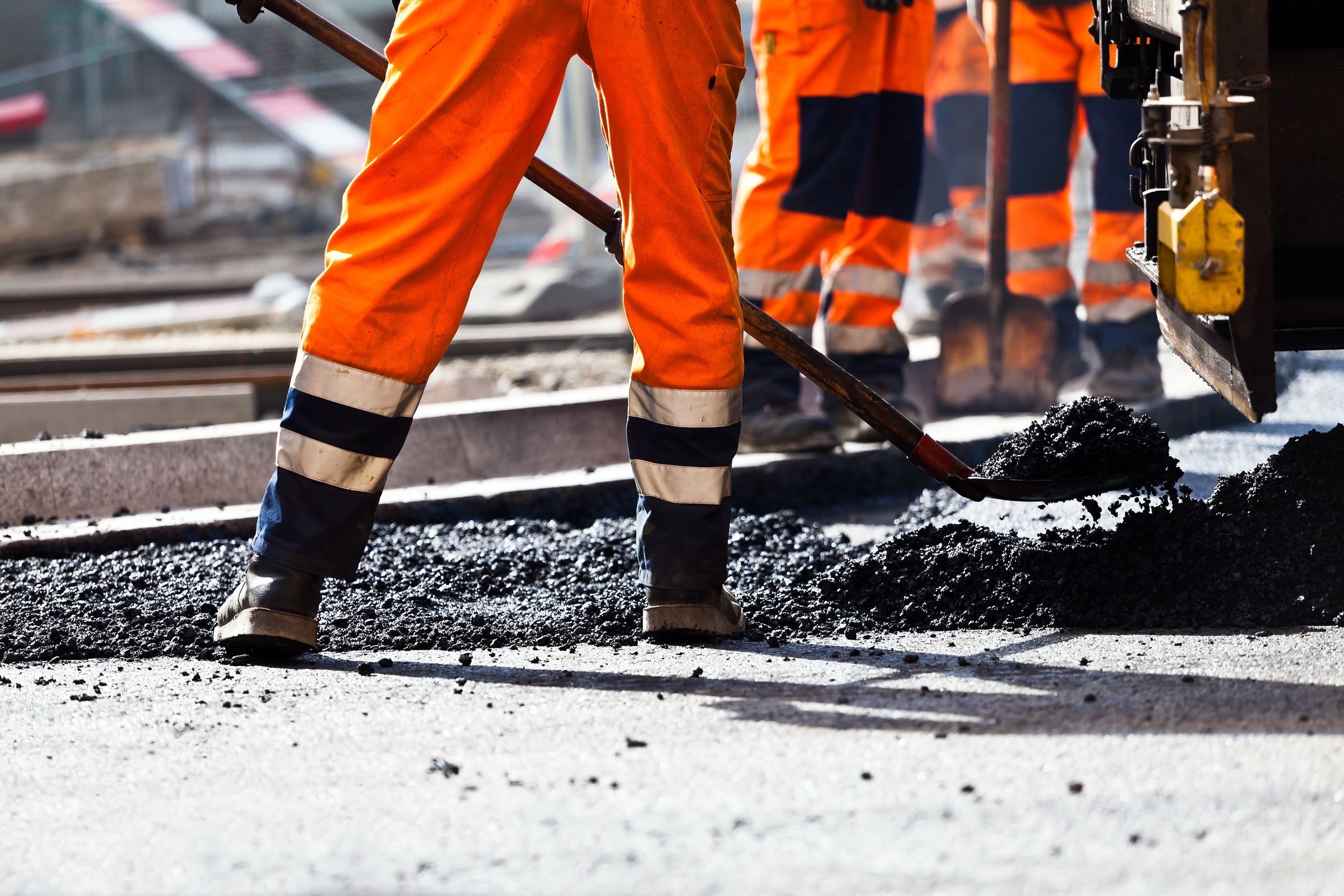 14370831_l-Workers-on-a-road-construction