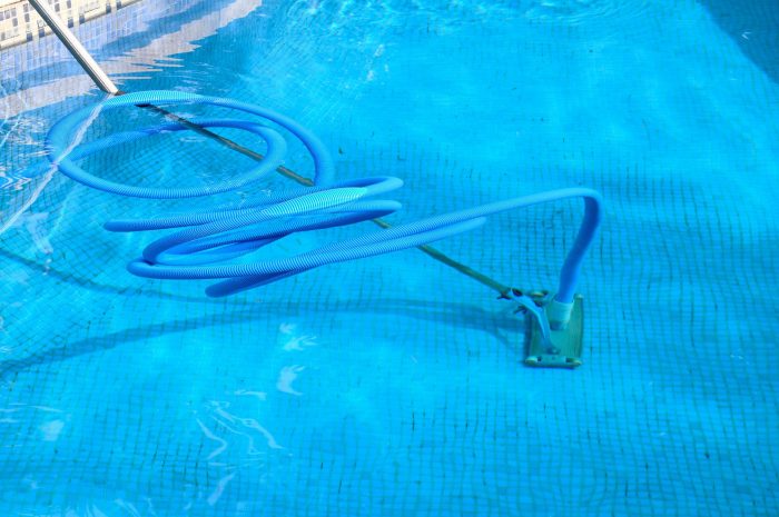 19060534_l-Cleaning-equipment-in-a-swimming-pool-e1760067193136