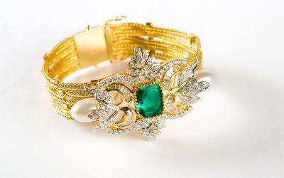 Add Classic Charm to Your Style With a Vintage Jewelry Piece For Sale in Bethesda, MD